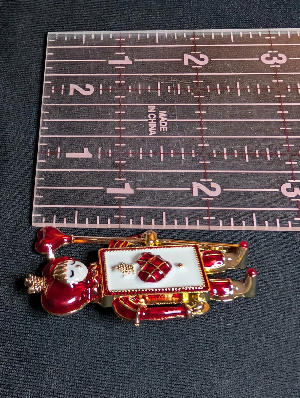 Red Heart Court Card Enamel Pin Brooch - Gold Trim